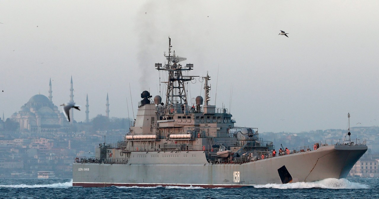 Rosyjski okręt desantowy zatopiony przez ukraińskie drony [FILMY]