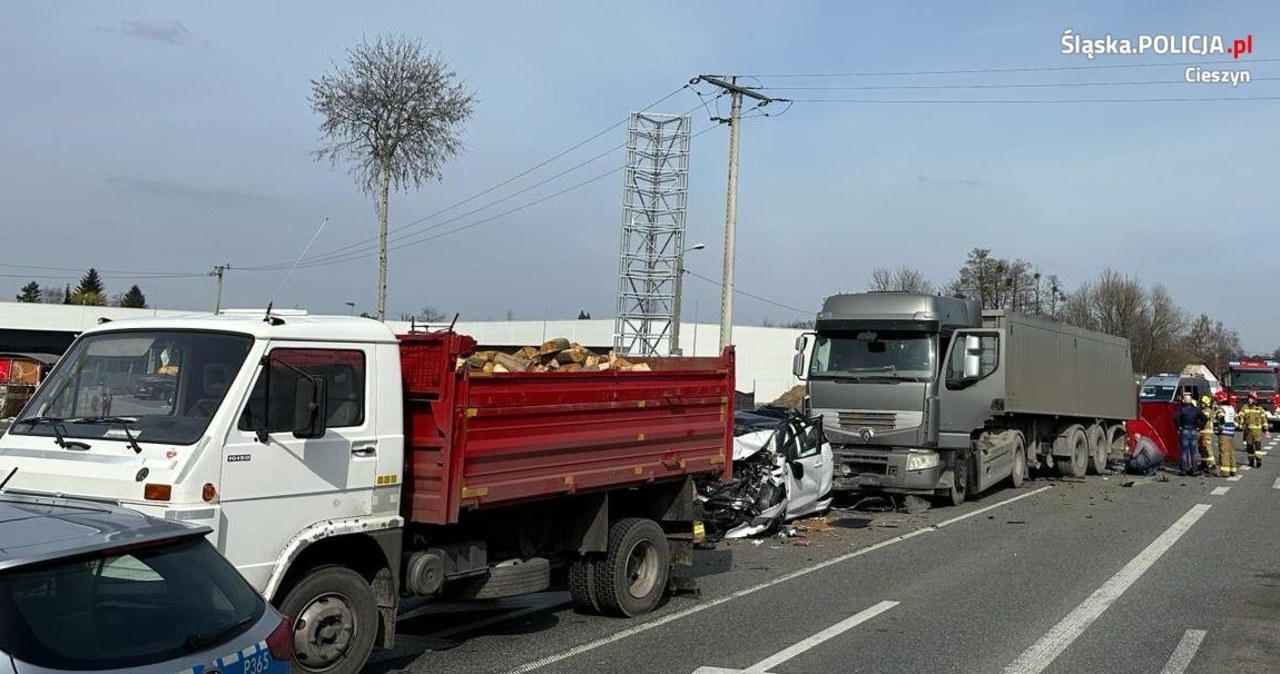 Tragiczny wypadek w Ustroniu. Nie żyje kierowca mercedesa