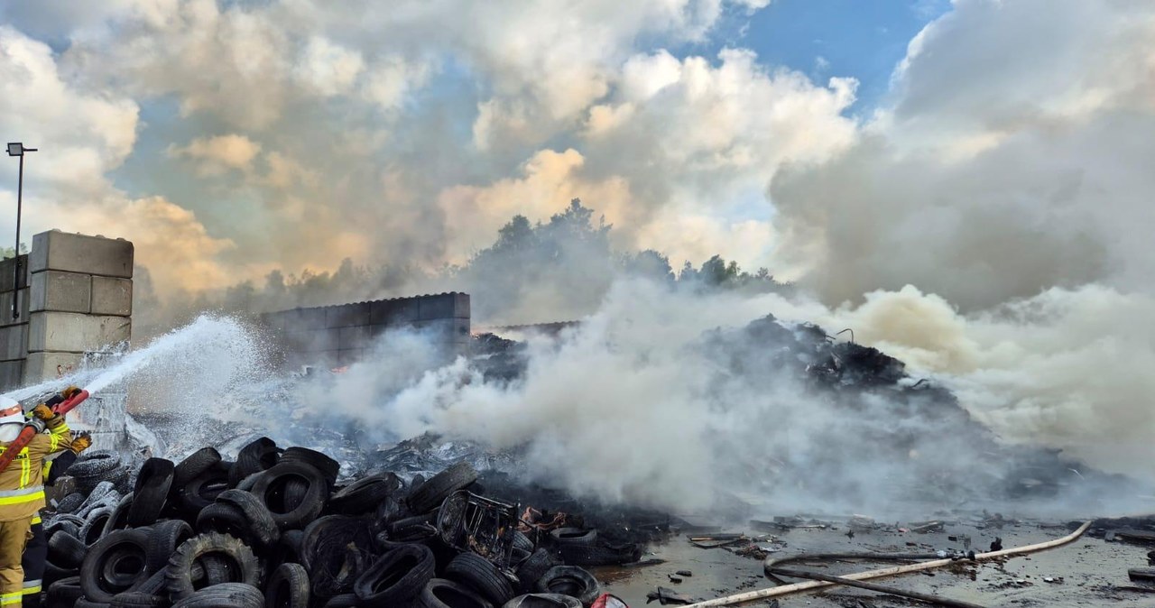 Pożar składowiska odpadów w Jakubowie