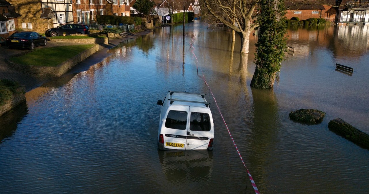 Ekstremalne powodzie w UK zagrażają bezpieczeństwu żywnościowemu