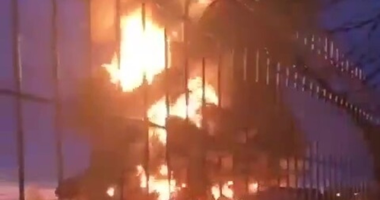 Rafineria pod Smoleńskiem w ogniu. Ukraińskie drony znów zaatakowały