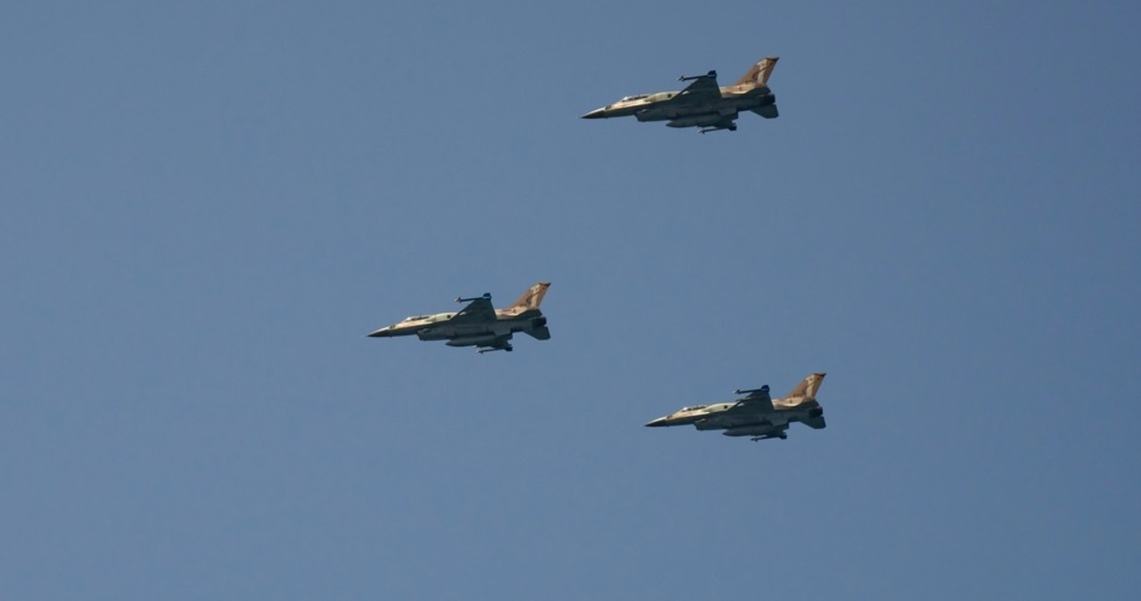 Panika i przerażenie w Rafah. Izrael rozpoczął naloty w czasie ewakuacji cywilów