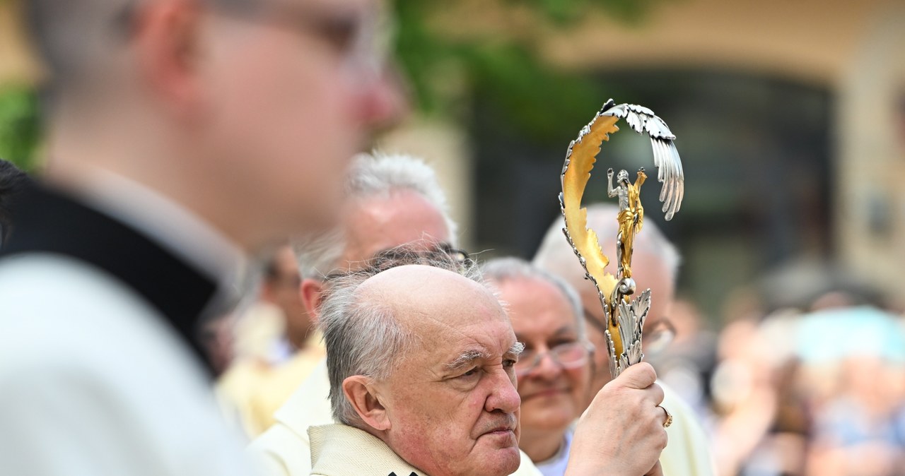 ​Kard. Nycz: Krzyże nie przekreślają świeckości państwa