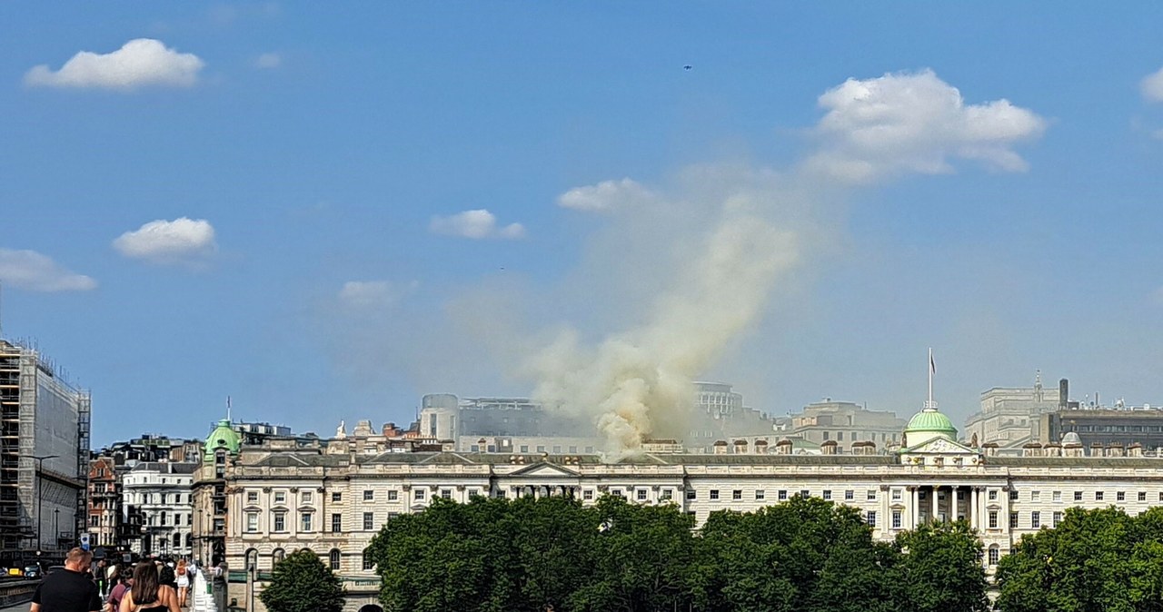 Pożar Somerset House w Londynie. W budynku są dzieła wybitnych malarzy