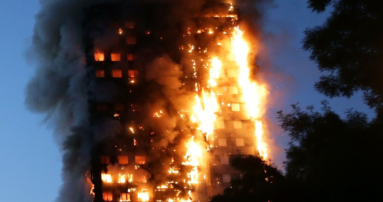 Tej tragedii można było uniknąć. Jest raport ws. pożaru Grenfell Tower