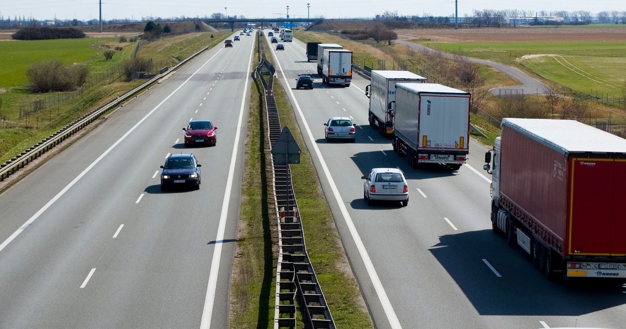 Od 1 listopada więcej płatnych dróg dla ciężarówek i autobusów