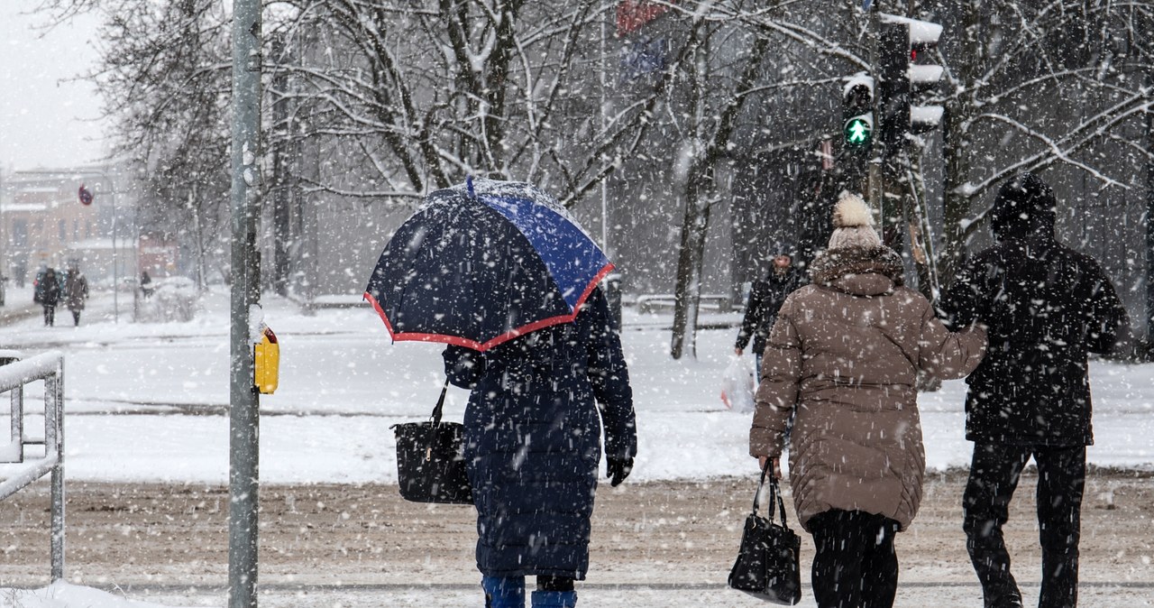 IMGW ostrzega przed intensywnymi opadami śniegu