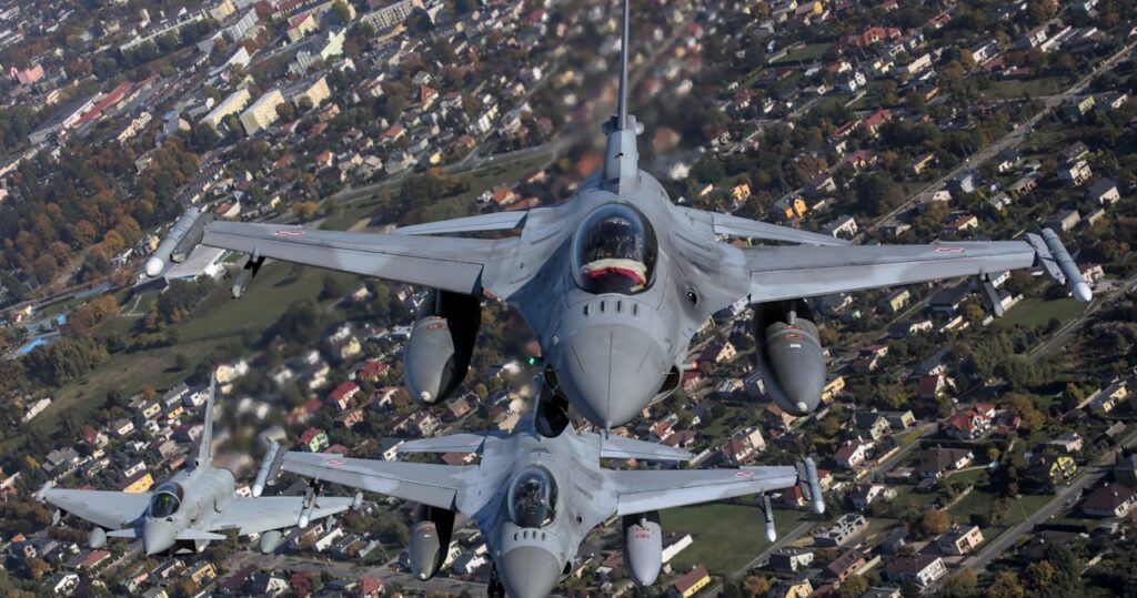 ​zmasowany atak na ukraińskie miasta, polska podrywa myśliwce