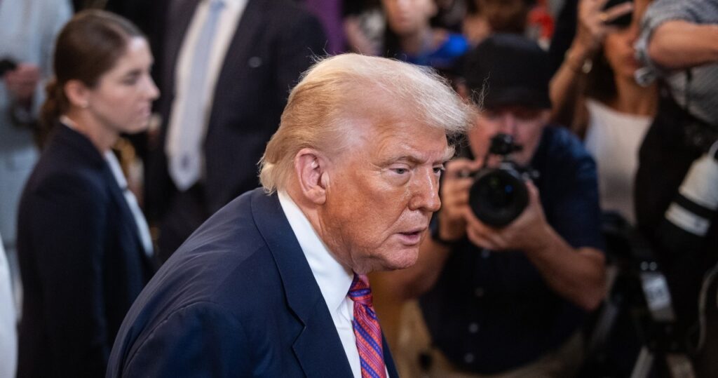 donald trump pozywa giganta medialnego. w tle sprawa epsteina