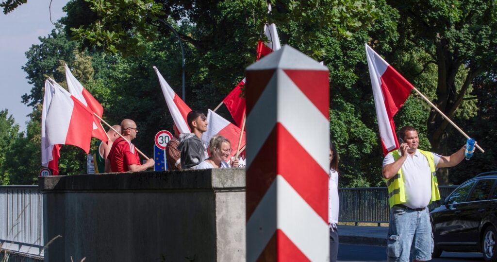 ​czy granicy powinien strzec ruch obrony granic? polacy wskazali