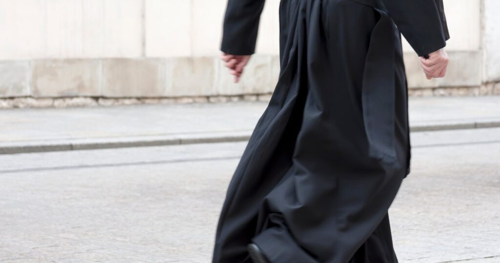 ksiądz miał zostać biskupem, ale zrezygnował. "zgłoszono niewłaściwe zachowanie"