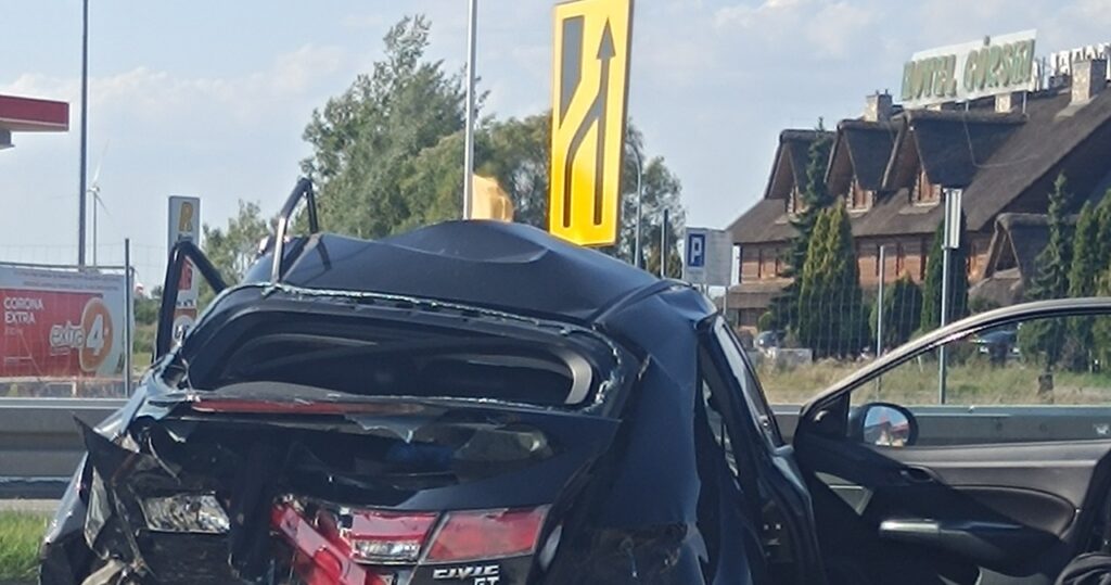 groźny wypadek na trasie s8. dwie osoby ranne