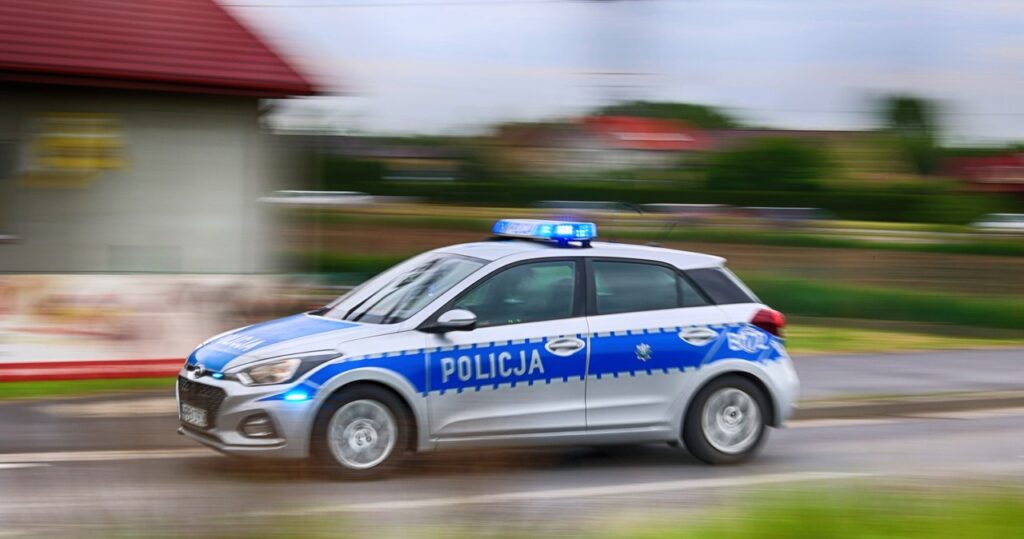 pościg w gdańsku. policjant wychodzi ze szpitala, kierowca wciąż poszukiwany