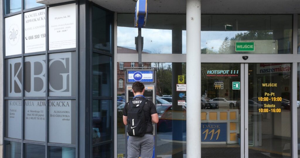 kolejne restrykcje w obrocie gotówką. nowe limity i obowiązki przy wypłatach