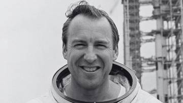 nie żyje astronauta jim lovell. był dowódcą misji apollo 13