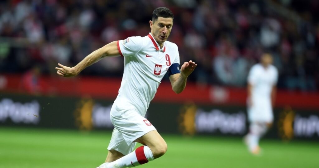 lewandowski kapitanem. polska gra z holandią