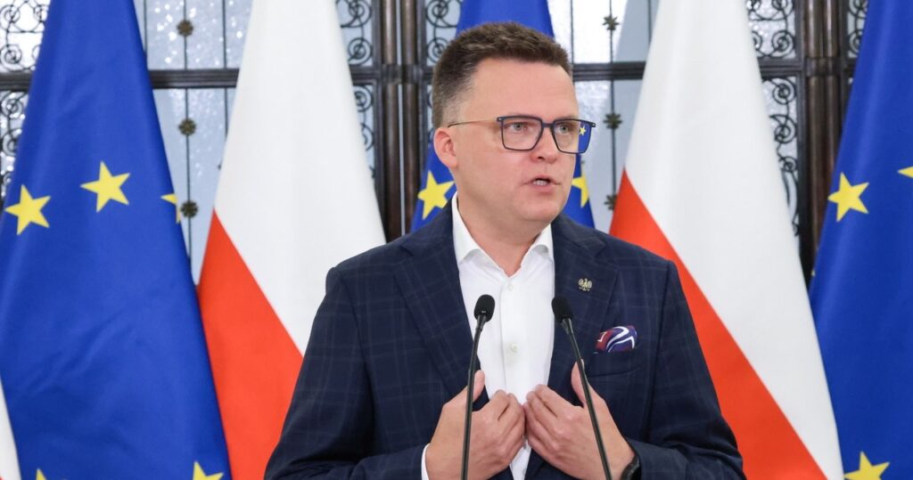 prezydenckie projekty odesłane do poprawy. hołownia zdecydował