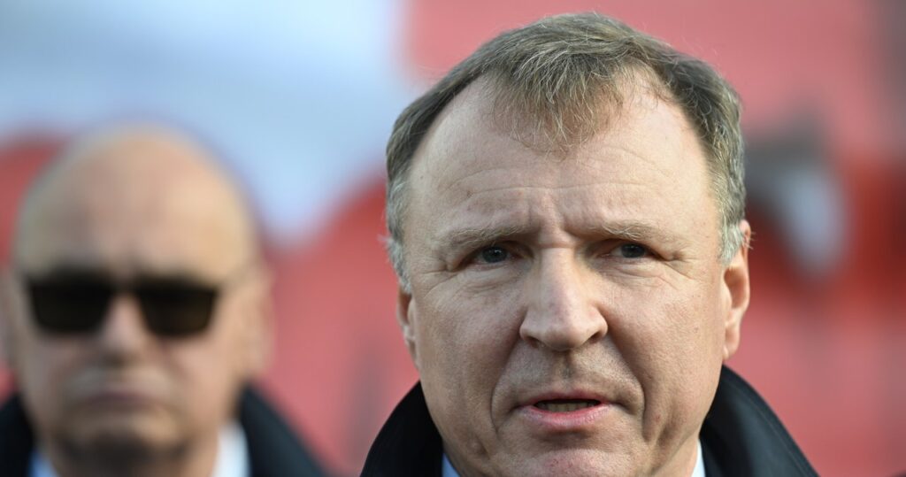 kurski zatrudniony w pe z wysoką pensją. w pis oburzenie