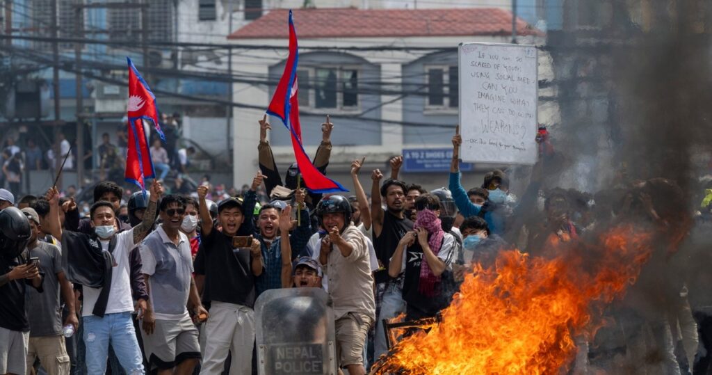 gorące protesty w nepalu. wielu zabitych i rannych