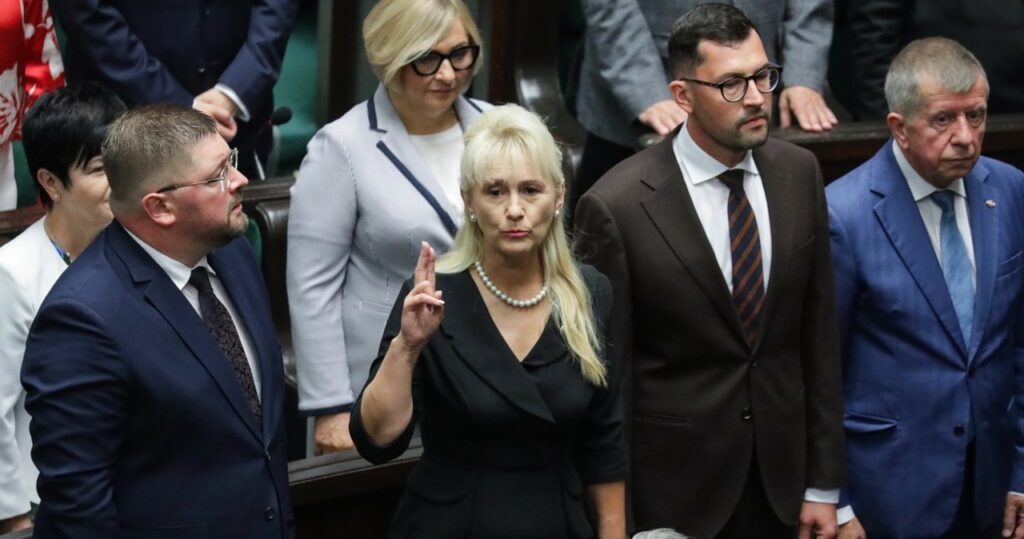 nowi posłowie już po ślubowaniu. kim są?