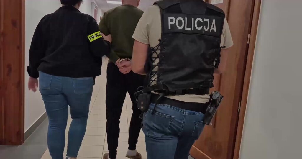 brutalny atak na turystę w hotelu w mikołajkach. "takich spraw nie było od lat 90."