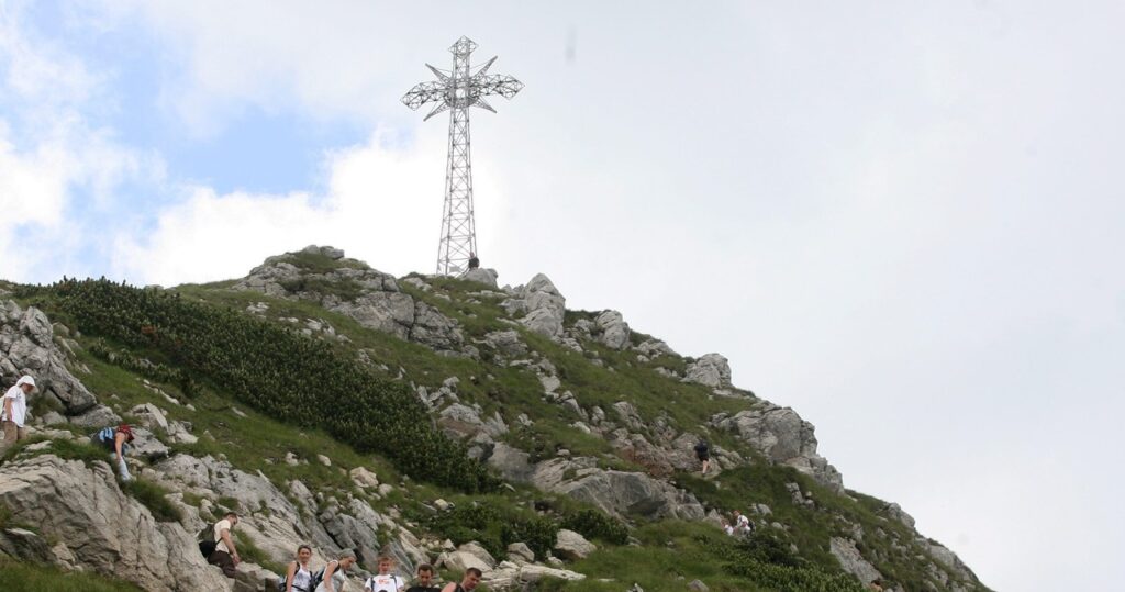 ​obraza uczuć religijnych. turyści z giewontu poszukiwani