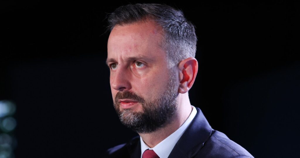 szef mon: nad polską trwa operacja neutralizacji obiektów, które naruszyły granicę rp