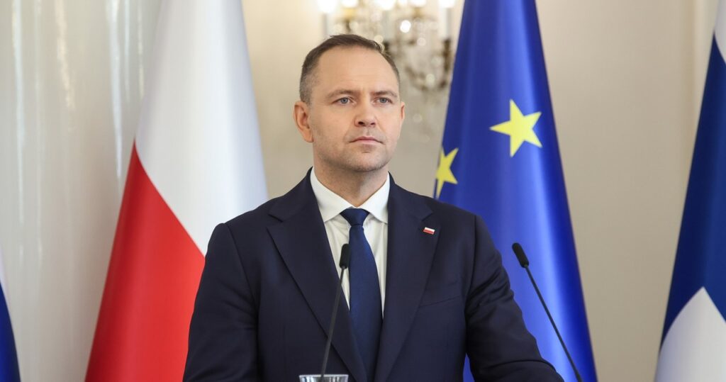 prezydent reaguje na rosyjskie drony nad polską. pilna narada z premierem