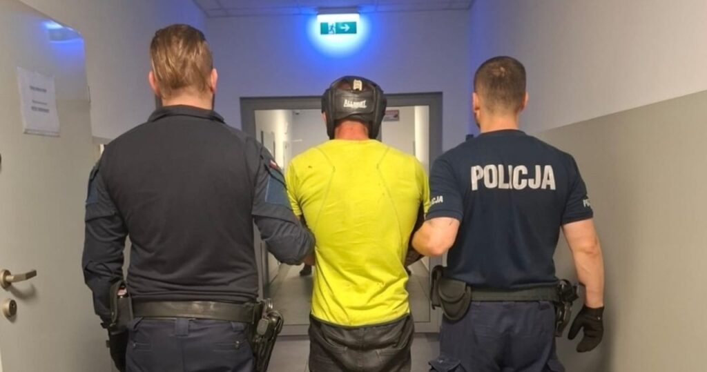 chciał przejechać policjanta, trafił do aresztu