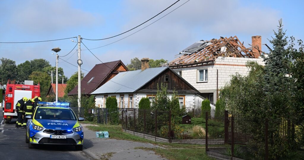 "nie zdążyłam wstać z łóżka i usłyszałam wybuch". to tu dron spadł na dom