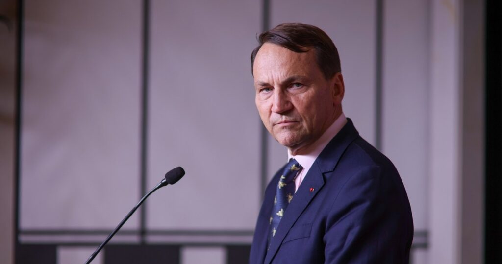 sikorski: nie będę ściemniał, że nie może być gorzej