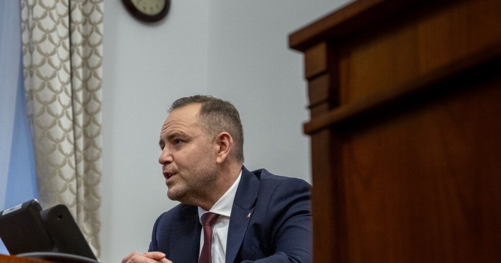 nawrocki rozmawiał z trumpem. nadchodzą sankcje z zimnej wojny?