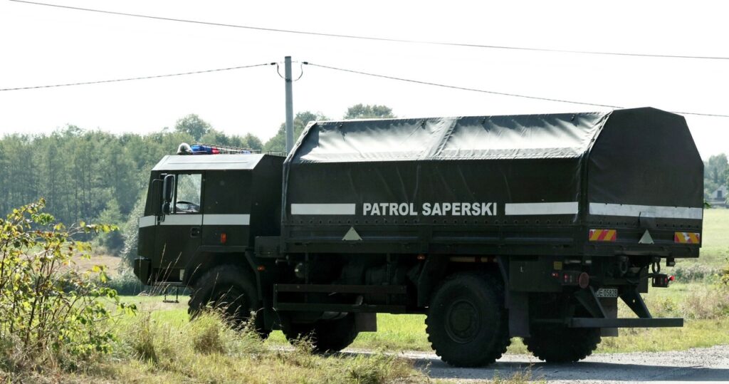 niebezpieczne znalezisko na mazowszu. na co trafił mężczyzna w ogrodzie?