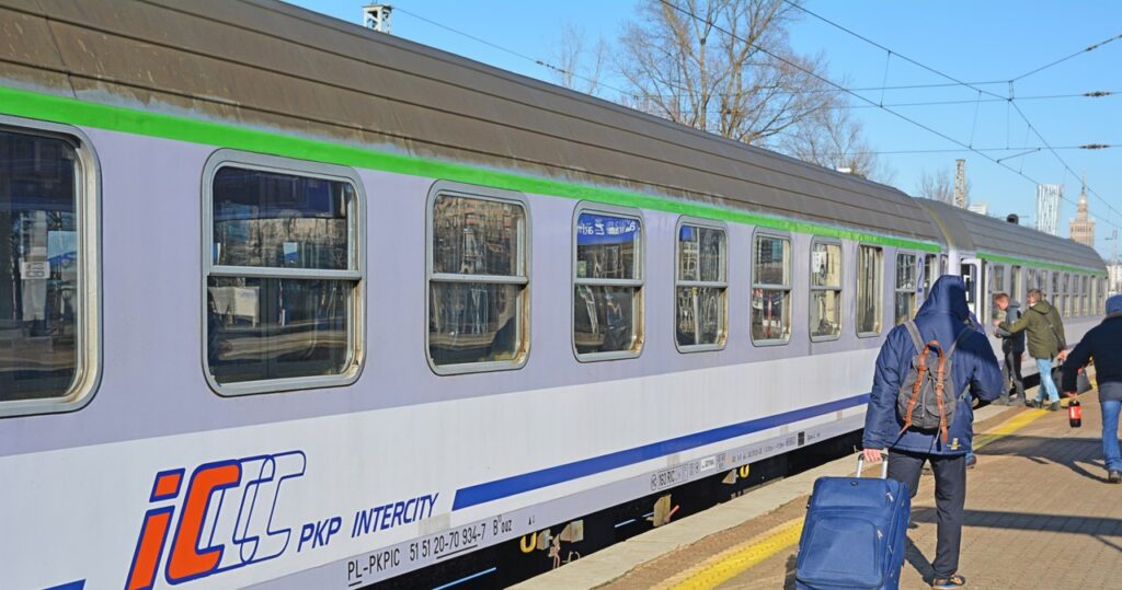 czesi wjeżdżają na polskie tory. pkp intercity obniża ceny