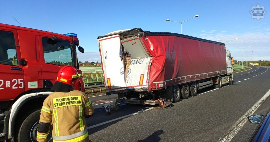 dwie ciężarówki zderzyły się na a4. lądował lpr