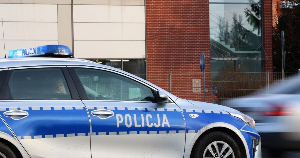 karambol w Łodzi. autobus zderzył się z 4 autami osobowymi