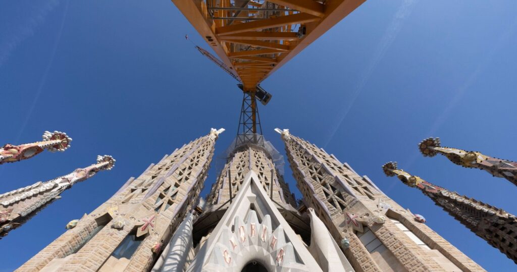 Historyczny dzień w Barcelonie: Sagrada Familia najwyższym kościołem na świecie historyczny dzień w barcelonie: sagrada familia najwyższym kościołem na świecie