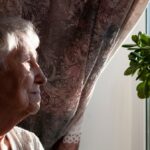 13 latka pomogła zmarzniętej seniorce. policja dziękuję małej bohaterce